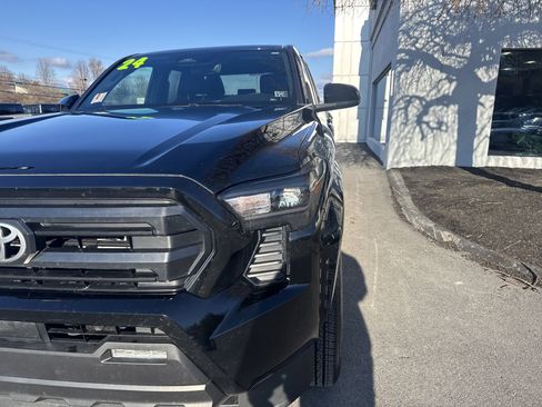 Used 2024 Toyota Tacoma SR5 image 10