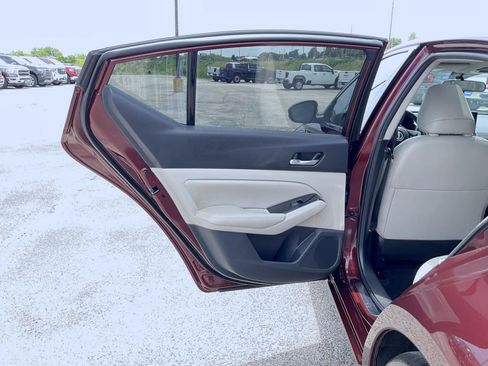 Used 2024 Nissan Altima 2.5 SL FWD image 20