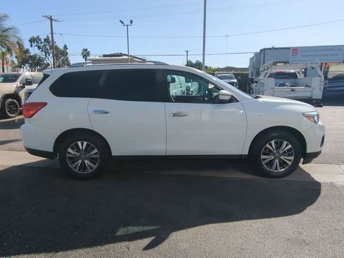 Used 2020 Nissan Pathfinder SV image 8
