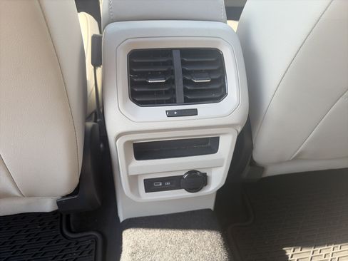 Used 2024 Volkswagen Tiguan SEL R-Line image 27