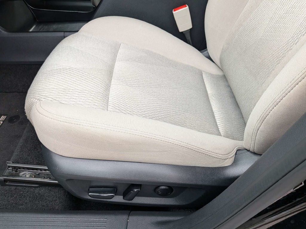 Used 2025 Nissan Rogue SV AWD/4WD image 28