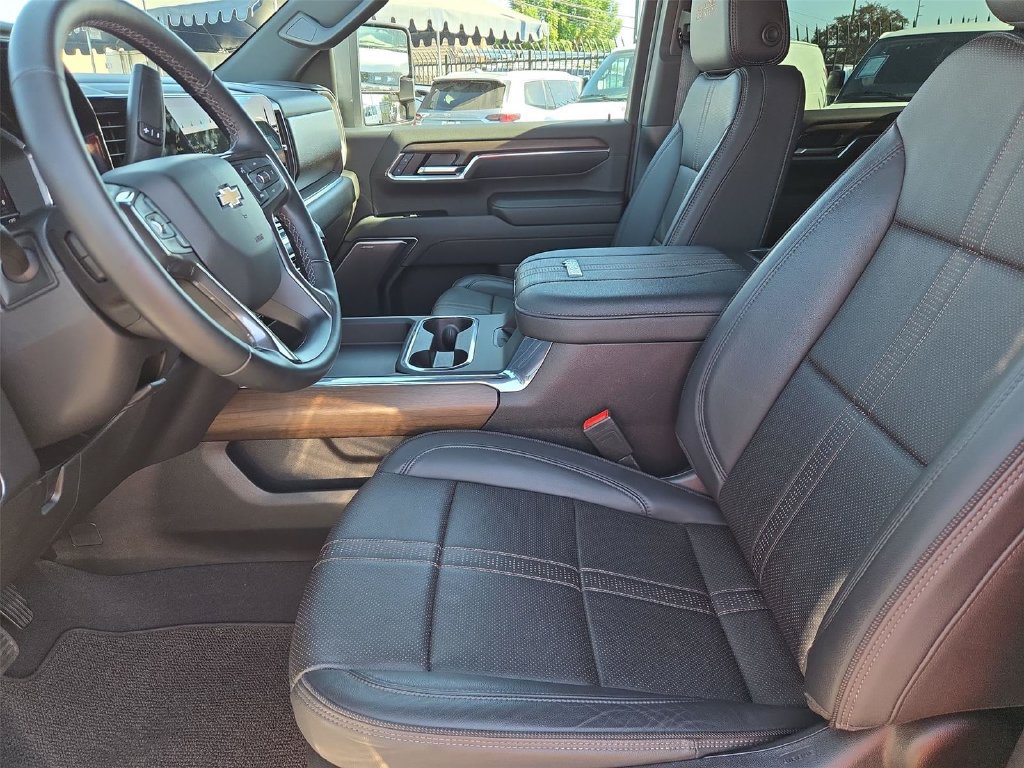 Certified 2024 Chevrolet Silverado 2500 High Country w/ High Country Premium Package AWD/4WD image 12