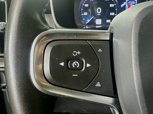 Used 2020 Volvo XC40 T5 Momentum AWD/4WD image 9