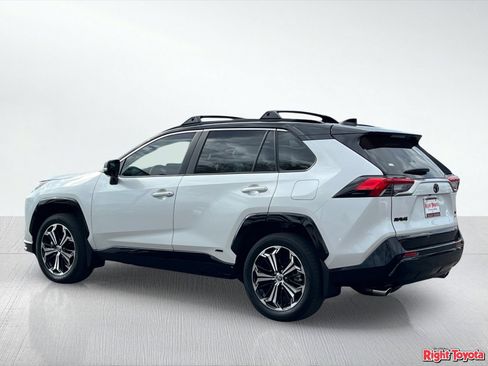Used 2025 Toyota RAV4 XSE w/ Premium Package AWD/4WD image 5
