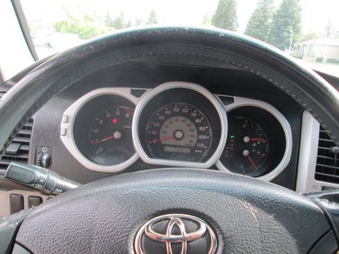 Used 2005 Toyota 4Runner Sport AWD/4WD image 16
