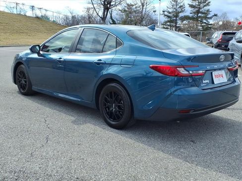 Used 2025 Toyota Camry LE image 6