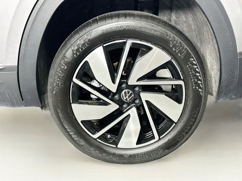 Used 2025 Volkswagen Atlas SE FWD image 11
