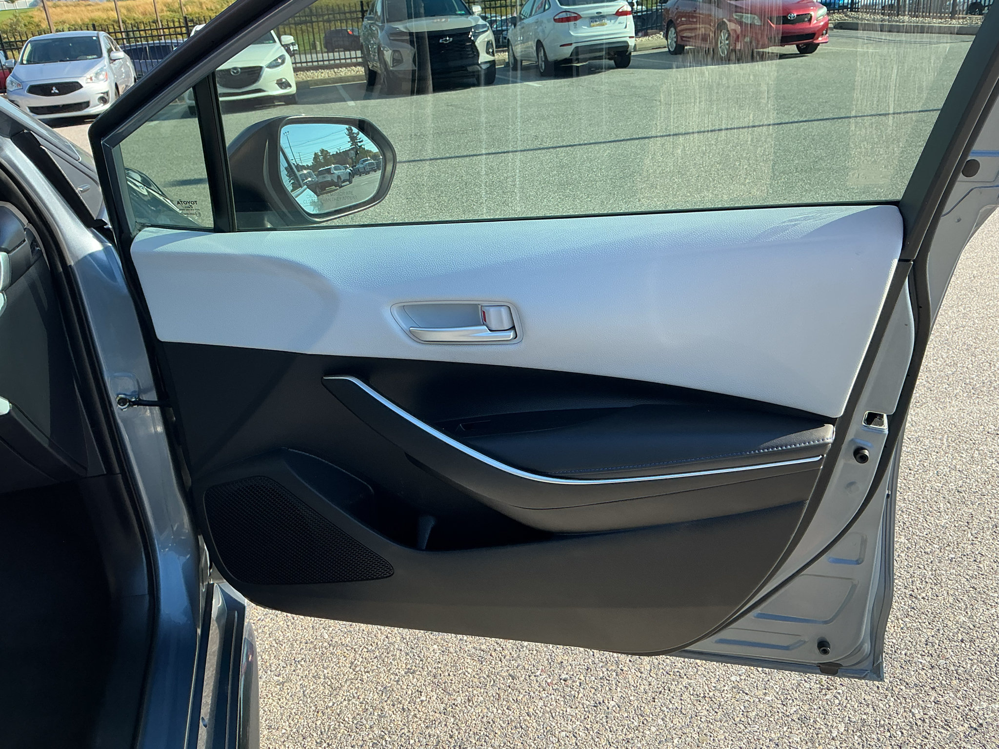 Used 2022 Toyota Corolla SE w/ SE Premium Package FWD image 23