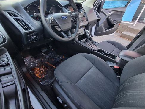 Used 2015 Ford Focus SE FWD image 9