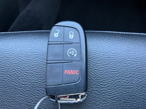 Used 2025 Jeep Compass Limited image 27