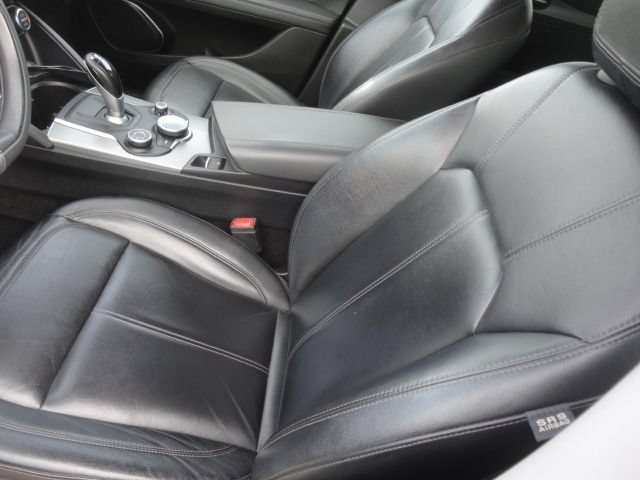 Used 2018 Alfa Romeo Stelvio AWD image 7