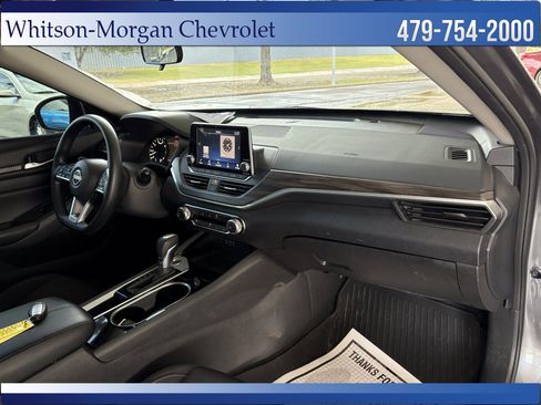 Used 2024 Nissan Altima 2.5 SV FWD image 13