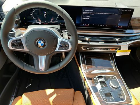 New 2026 BMW X7 xDrive40i w/ M Sport Package AWD/4WD image 18