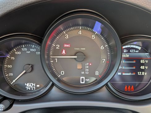 Certified 2025 Porsche Macan AWD/4WD image 31