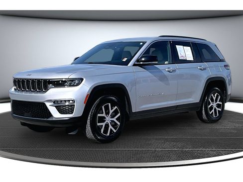 Certified 2024 Jeep Grand Cherokee Limited w/ Trailer Tow Package AWD/4WD image 16