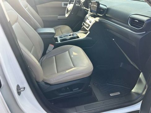 Used 2021 Ford Explorer XLT w/ Equipment Group 202A AWD/4WD image 23