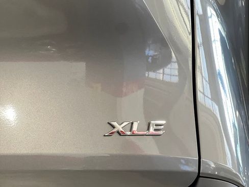 New 2026 Toyota Sienna XLE FWD image 8