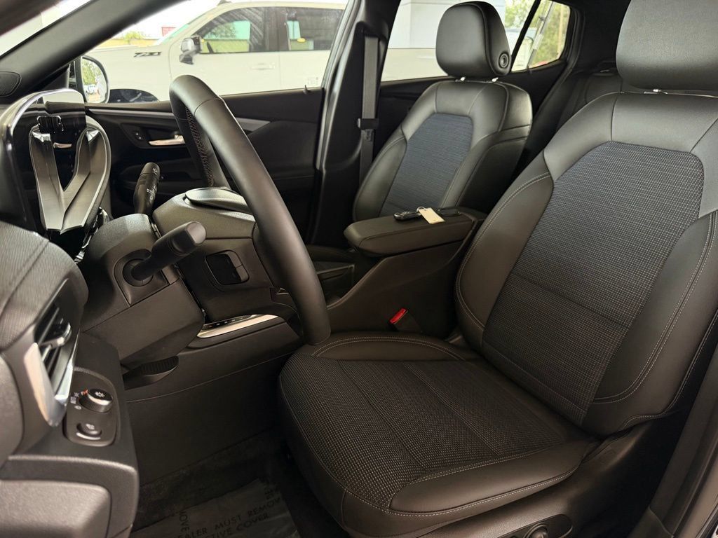 Used 2025 Buick Envista Preferred w/ Convenience I Package FWD image 12