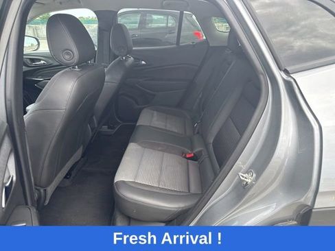 Used 2024 Chevrolet Trax LT FWD image 3