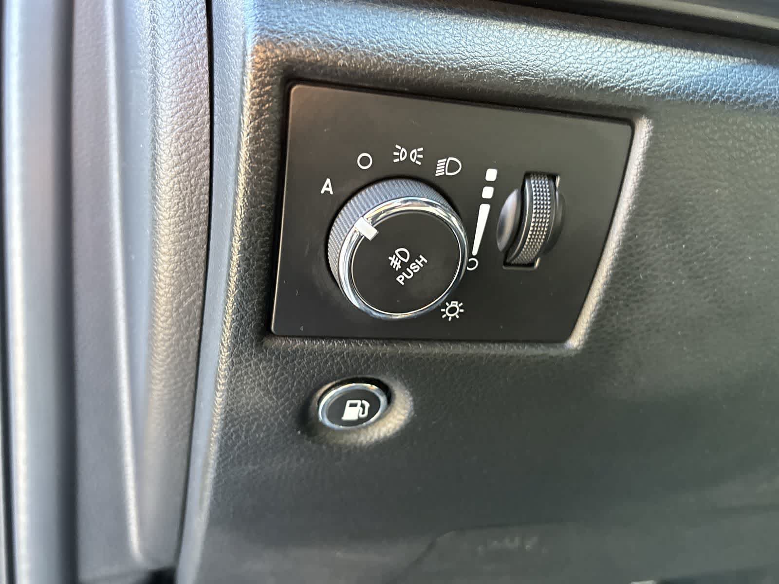 Used 2022 Jeep Grand Cherokee Laredo X AWD/4WD image 11