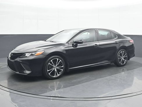 Used 2019 Toyota Camry SE w/ Protection Package (Q2) FWD image 2