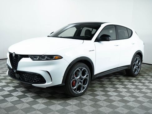 New 2024 Alfa Romeo Tonale Veloce image 4