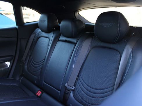 Used 2022 Aston Martin DBX image 11