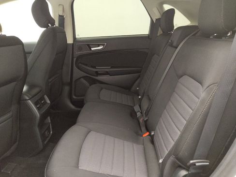 Used 2019 Ford Edge SE w/ SE Fleet Driver's Package image 18