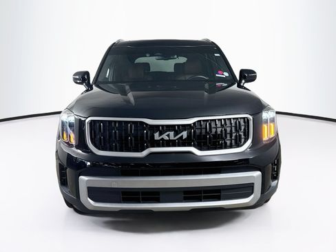 Used 2024 Kia Telluride EX w/ EX Captain's Chair Package FWD image 3