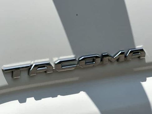 Used 2018 Toyota Tacoma TRD Off-Road AWD/4WD image 27