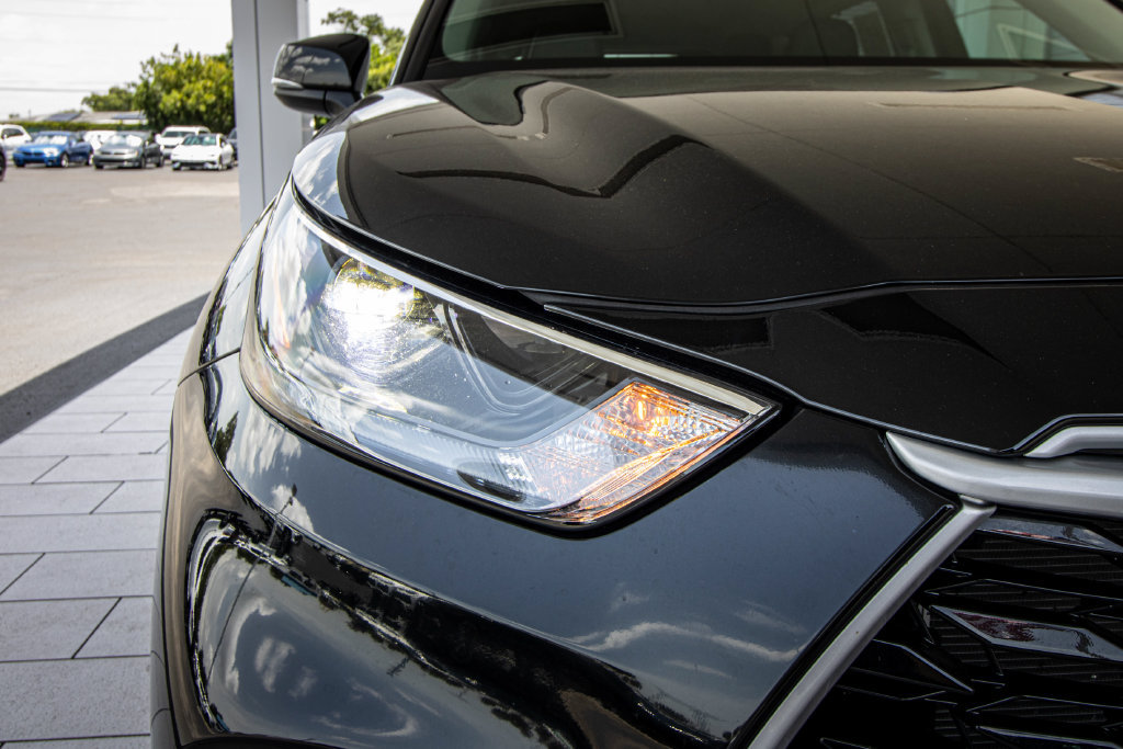 Used 2024 Toyota Highlander XLE FWD image 5