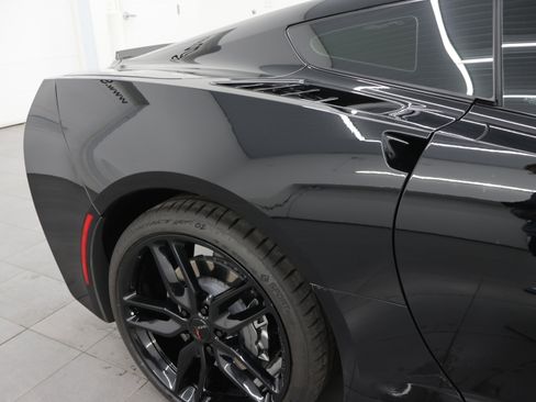 Used 2019 Chevrolet Corvette Stingray Coupe w/ Carbon Flash Badge Package RWD image 23