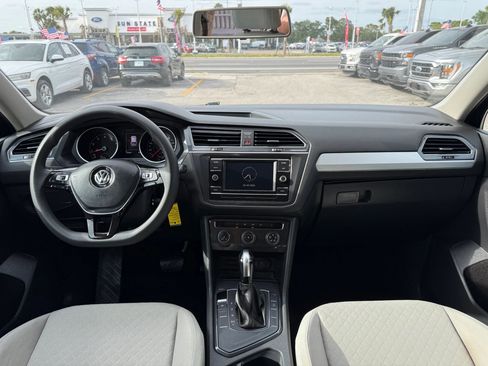 Used 2020 Volkswagen Tiguan S image 9