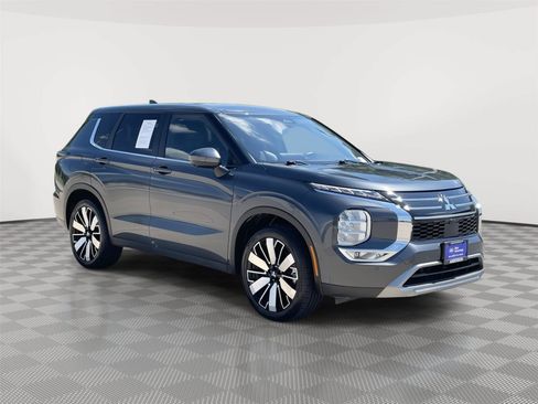 Used 2025 Mitsubishi Outlander SE FWD image 5