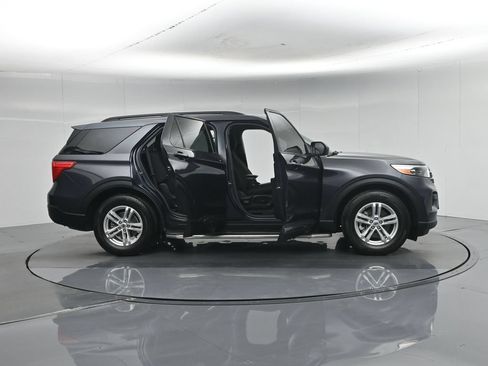 Certified 2022 Ford Explorer XLT RWD image 40