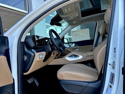 New 2026 Mercedes-Benz GLS 580 4MATIC image 28