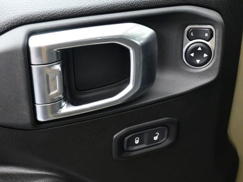 New 2025 Jeep Wrangler Unlimited Rubicon w/ Technology Group image 18