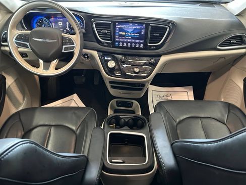 Used 2020 Chrysler Pacifica Limited FWD image 27