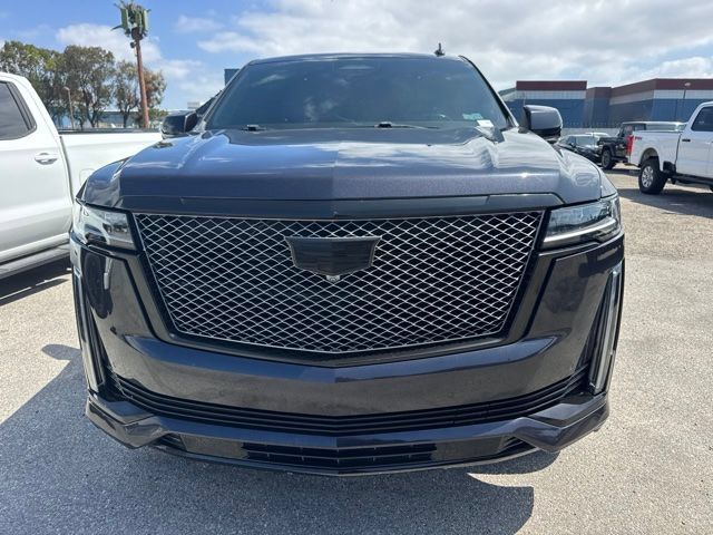 Used 2022 Cadillac Escalade Premium Luxury w/ LPO, Radiant Package AWD/4WD image 2