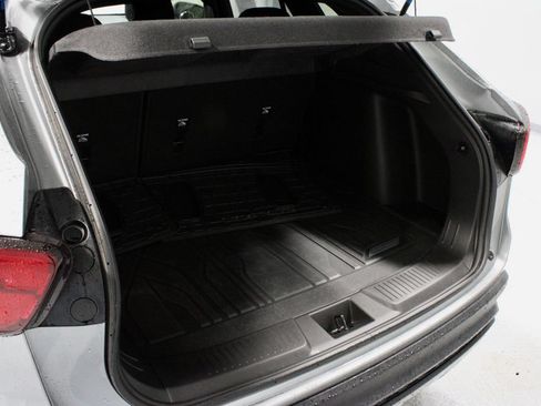 Used 2024 Chevrolet Trax RS FWD image 12
