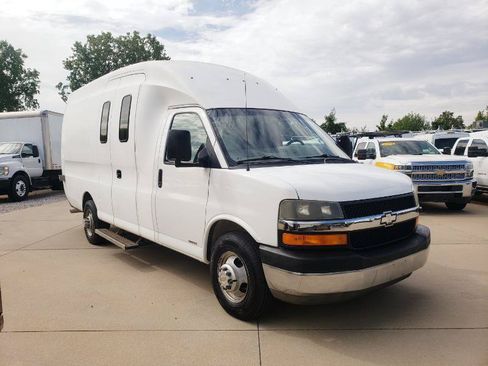 Used 2010 Chevrolet Express 3500 Extended RWD image 5