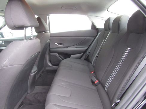 Used 2022 Hyundai Elantra SEL image 37