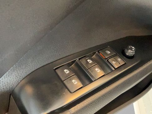 Used 2019 Toyota Camry SE FWD image 25