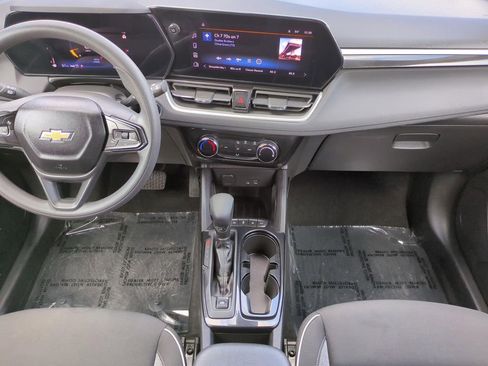 Used 2025 Chevrolet TrailBlazer LT AWD/4WD image 16
