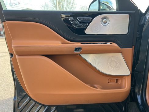 Used 2022 Lincoln Aviator Black Label w/ Dynamic Handling Package image 9