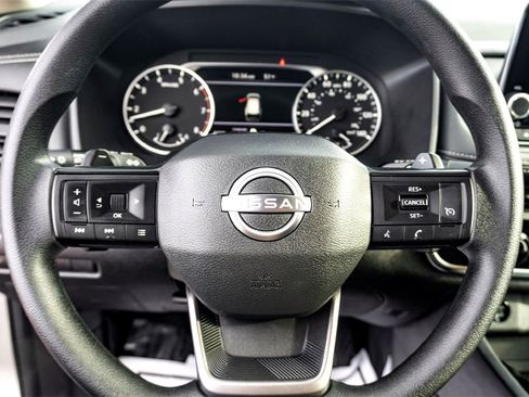 Used 2025 Nissan Rogue S image 17