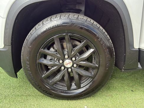 Used 2018 GMC Acadia SLT AWD/4WD image 50