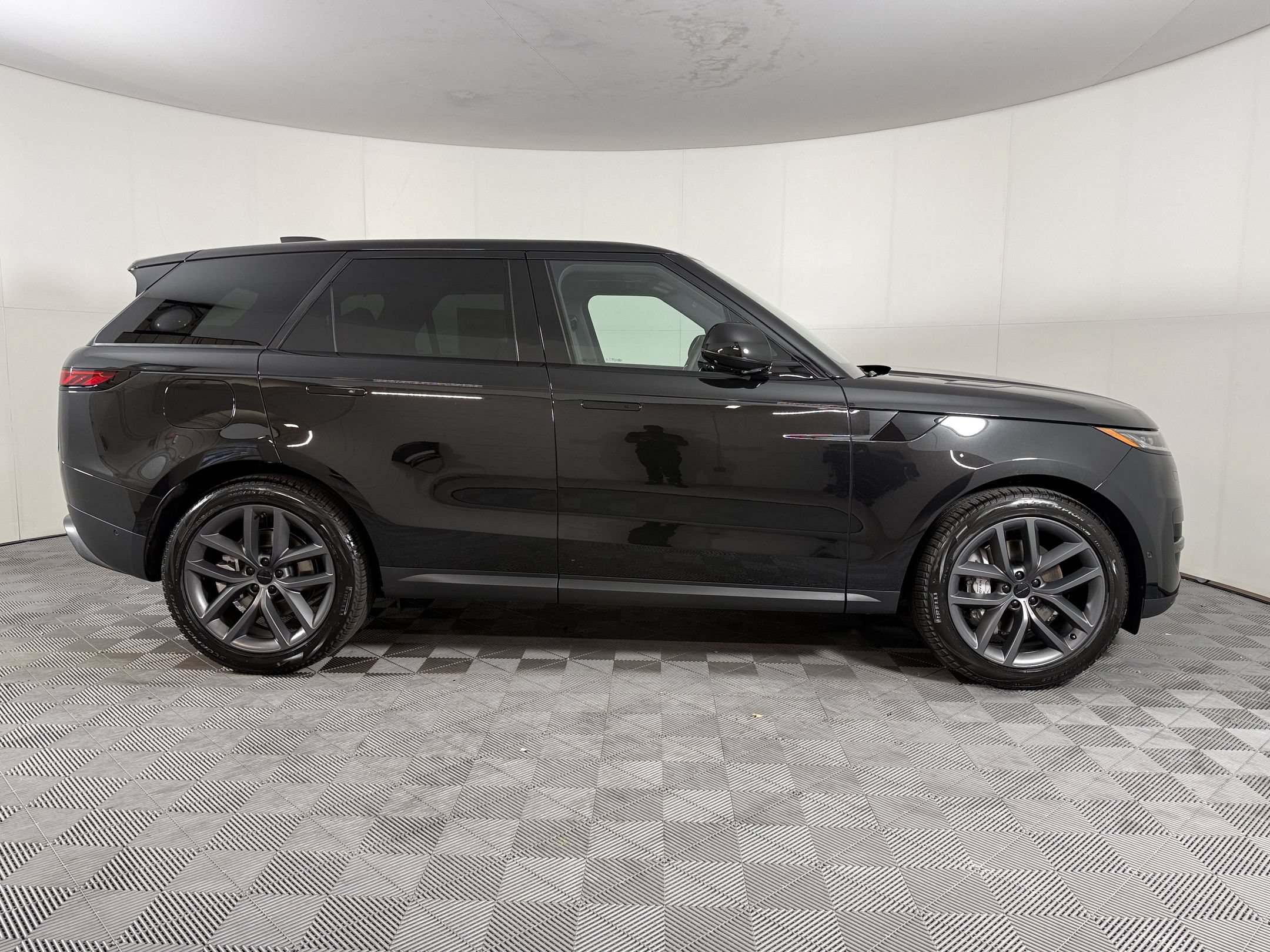 New 2027 Land Rover Range Rover Sport SE AWD/4WD image 8