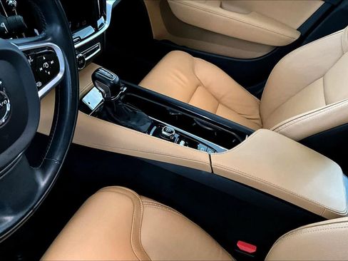 Used 2020 Volvo V90 T6 Cross Country AWD/4WD image 17