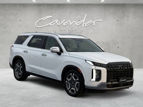 Used 2023 Hyundai Palisade SEL w/ Premium Package image 2